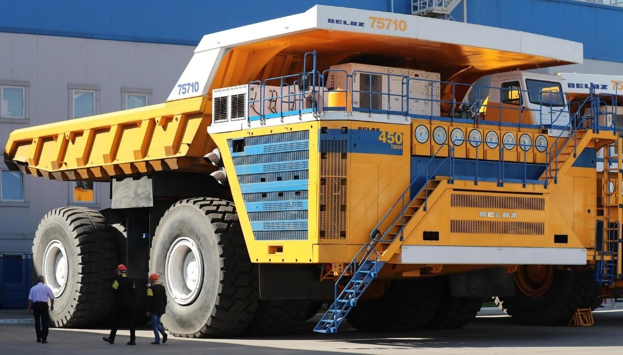 Belaz 75710 - camion da miniera più grande del mondo