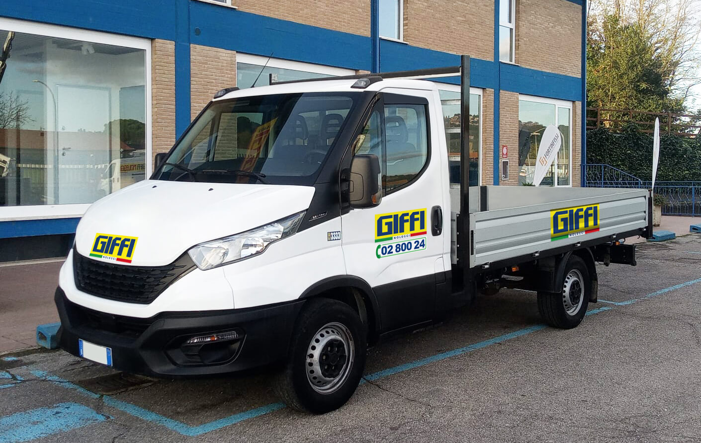noleggio furgone cassonato patente B da Giffi Noleggi