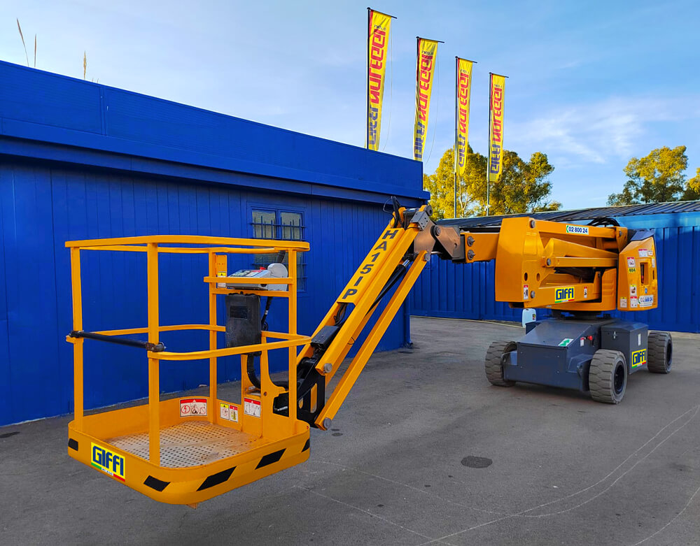 Noleggio piattaforma aerea semovente 15m