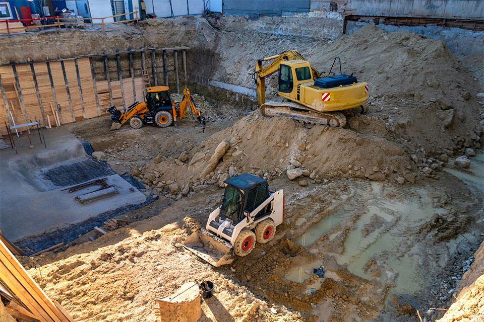 Mezzi per sbancamento terreno