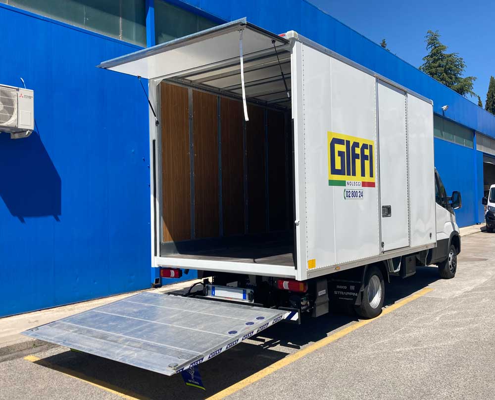 noleggio furgoni con sponda idraulica
