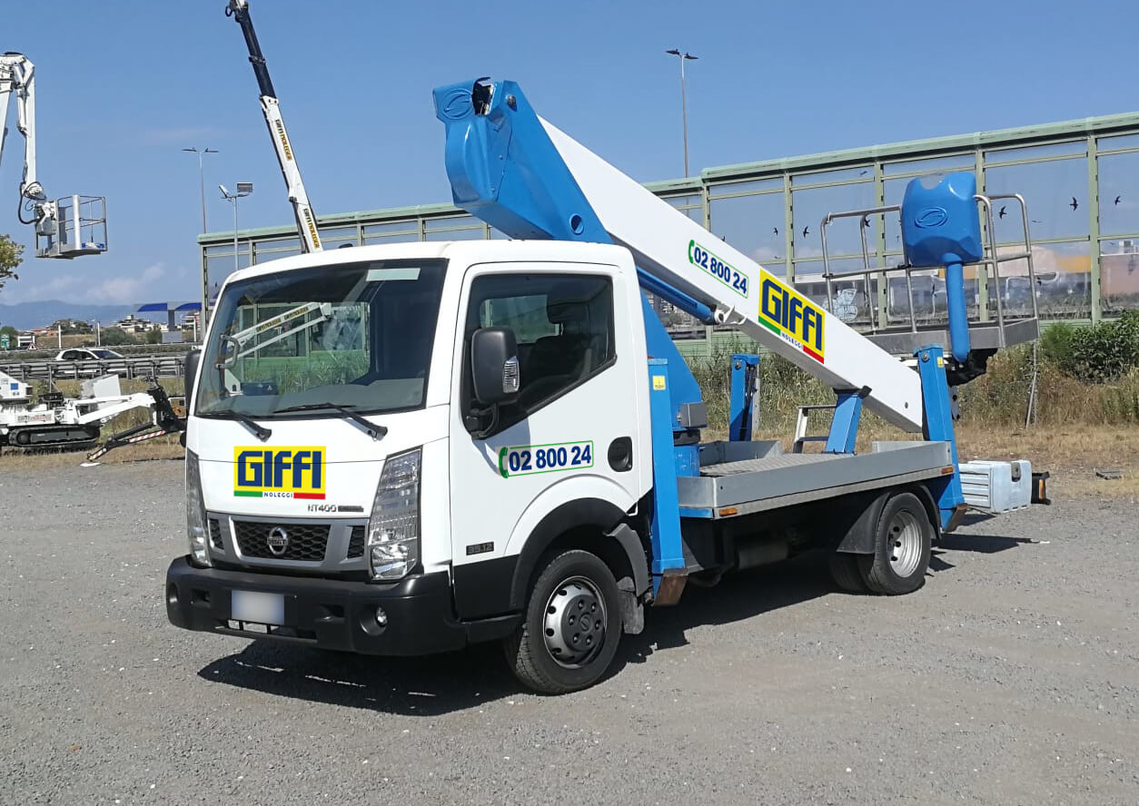 piattaforma aerea autocarrata 18 metri