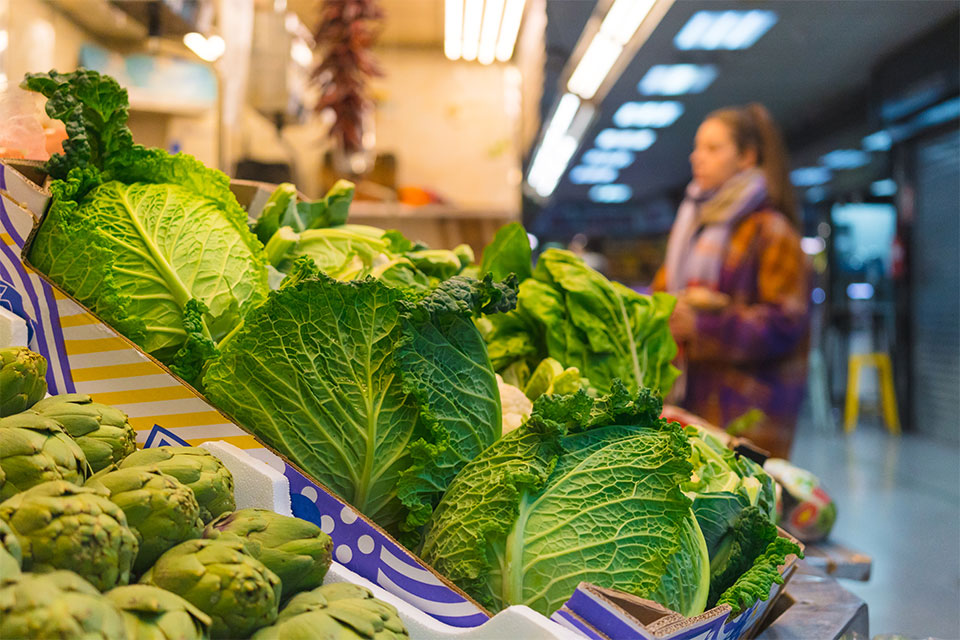 Vendere alimenti al mercato