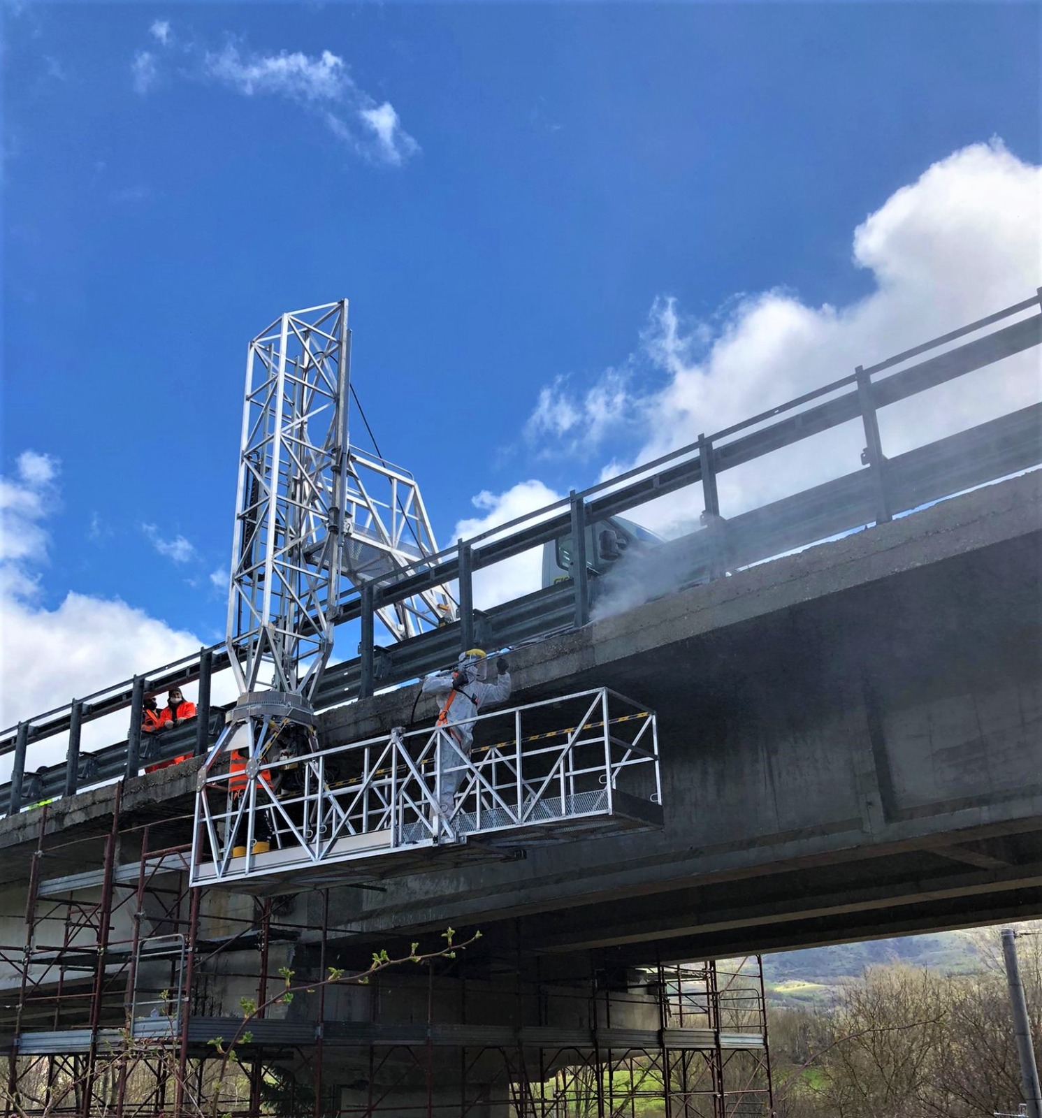 Intervento sottoponte con piattaforma Bybridge